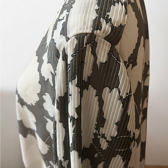 Lane Bryant Boxy Gray and White Tunic Blouse - Picture 3 of 6